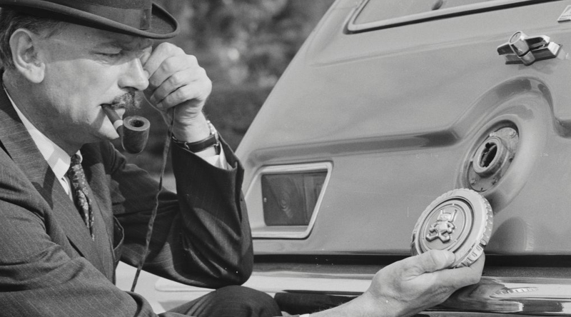 Illustration for article titled I Can't Stop Looking At These Awesome WTF AMC Gremlin Photos